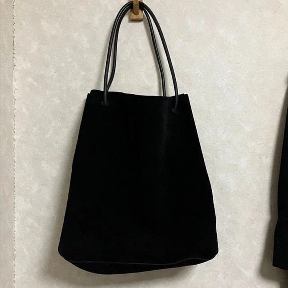 Gucci Handbags - Gucci Classic Black Tote Bag